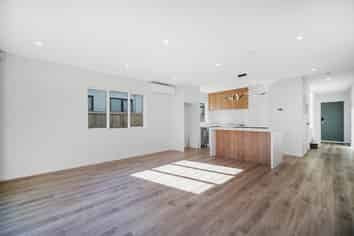4B Woven Place, Drury