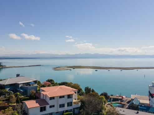 66 Queens Road, Stepneyville