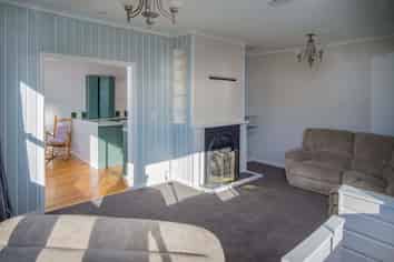 25 Queens Road, Stepneyville