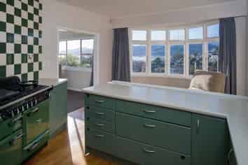 25 Queens Road, Stepneyville