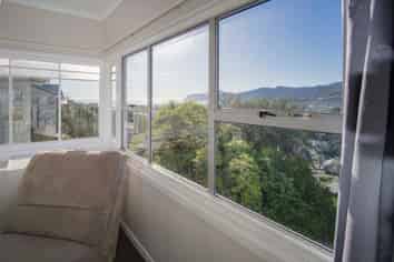 25 Queens Road, Stepneyville