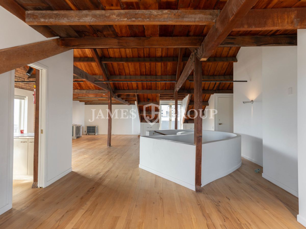 COMMERCIAL LIVE/WORK IN GREAT LOCATION – pohled 2
