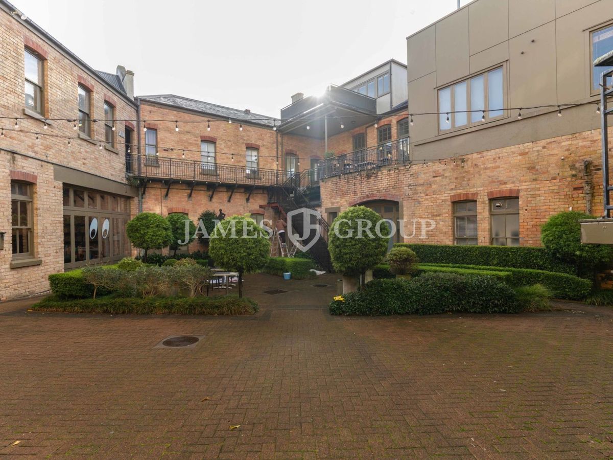 COMMERCIAL LIVE/WORK IN GREAT LOCATION – pohled 4