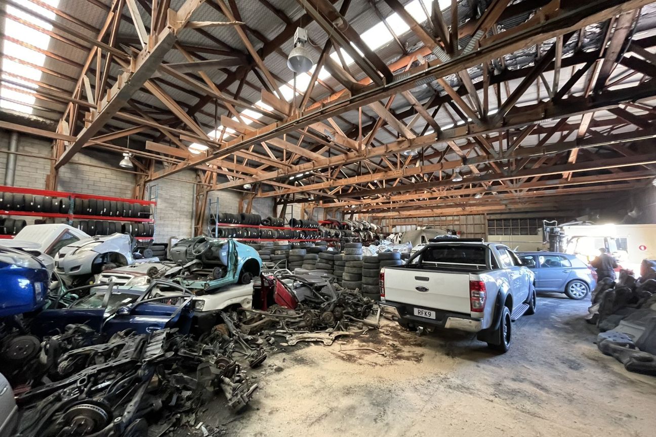 Affordable Heavy Industrial with Yard - Bild 3