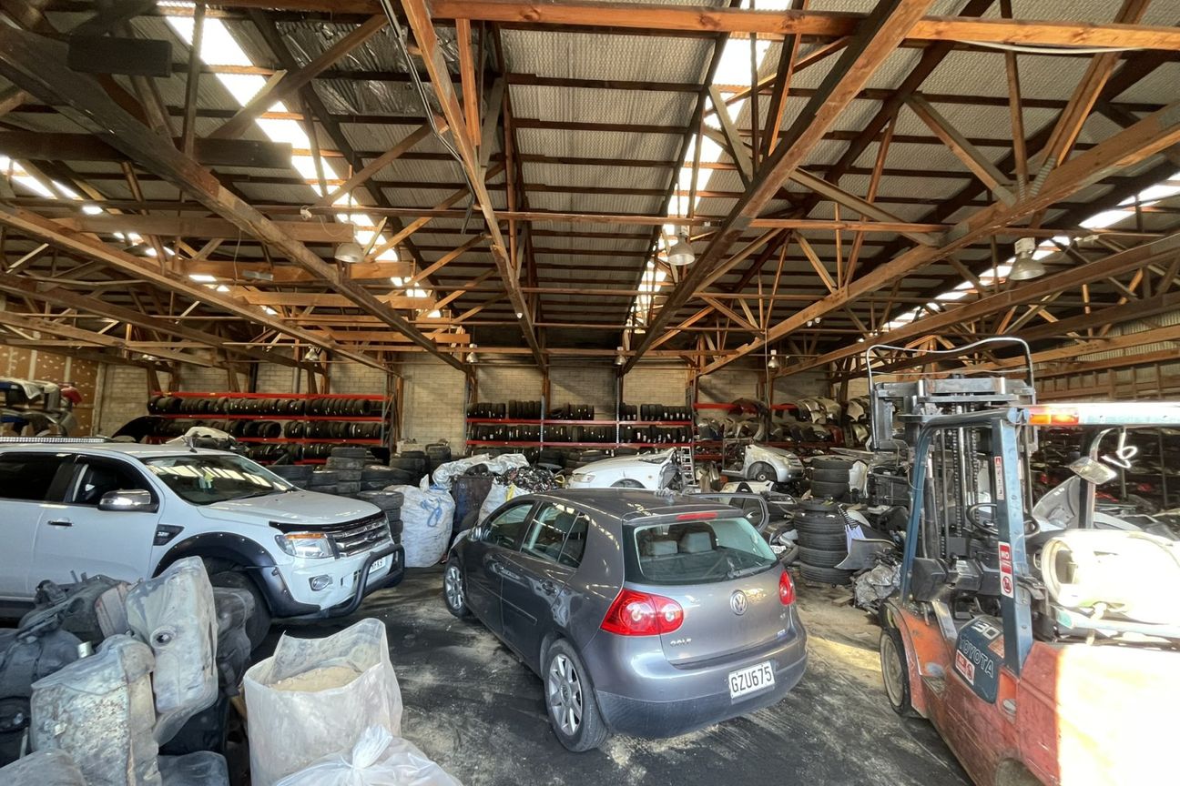Affordable Heavy Industrial with Yard - Bild 5