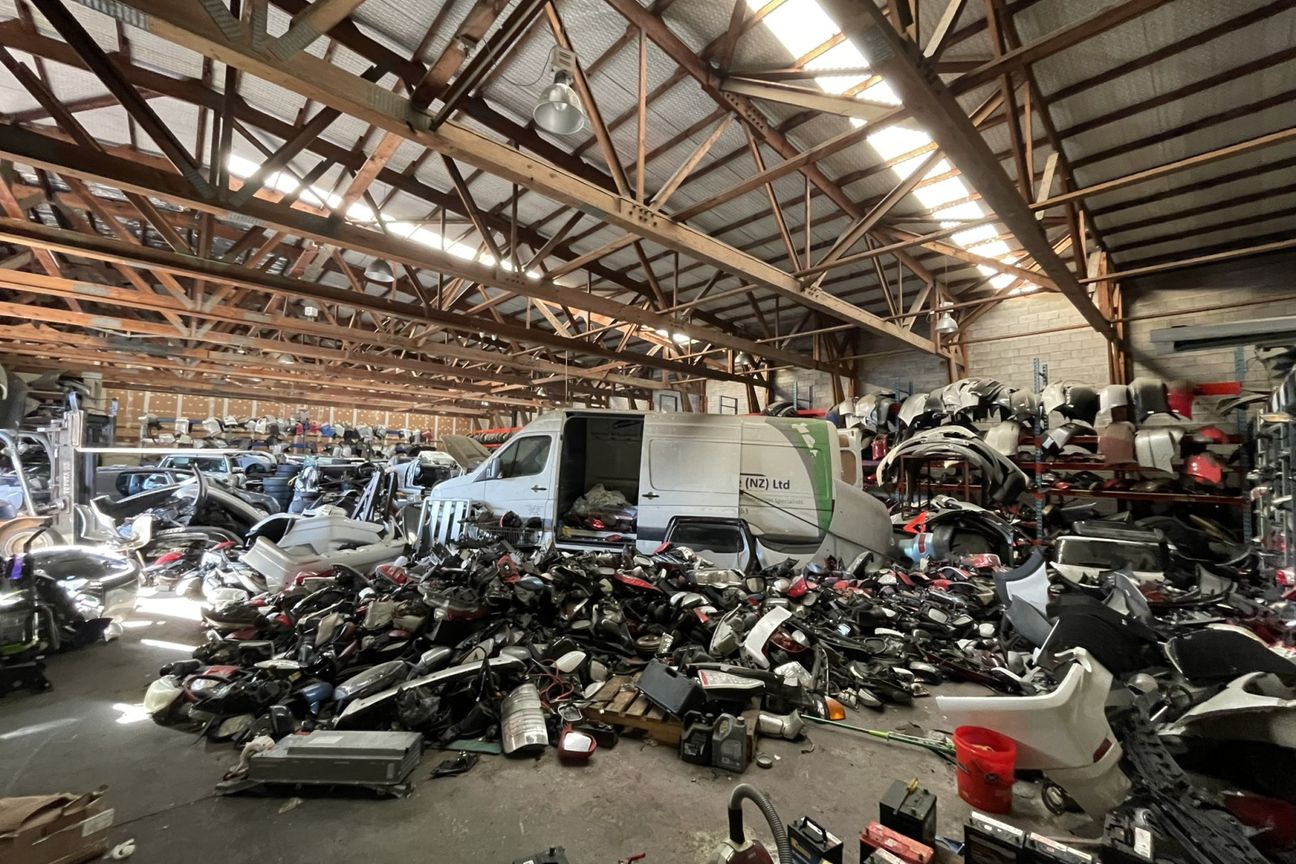 Affordable Heavy Industrial with Yard - Bild 4