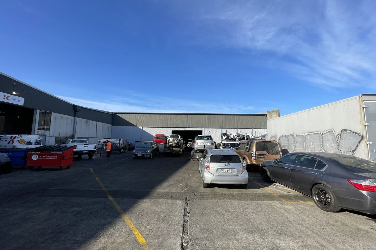 Affordable Heavy Industrial with Yard - Bild 6