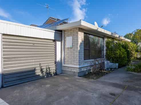 2/17 Garreg Road, Fendalton