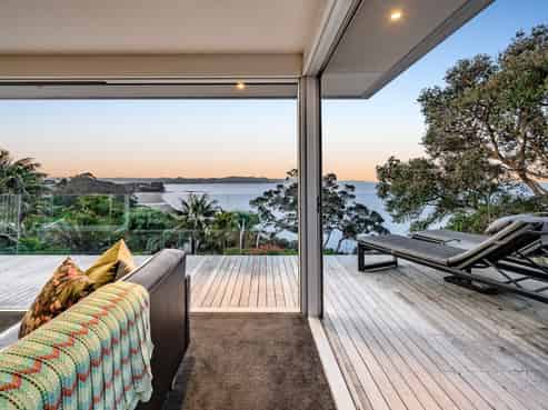 33 Chelverton Terrace, Red Beach