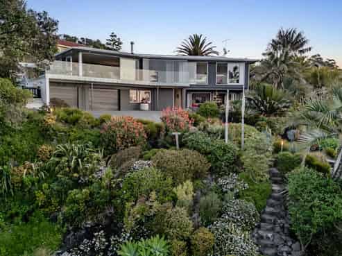33 Chelverton Terrace, Red Beach