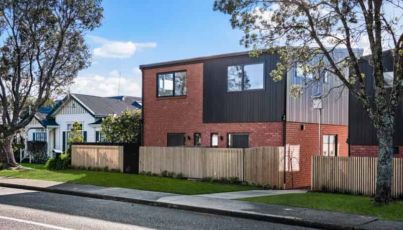 1 Cliff View Drive, Green Bay