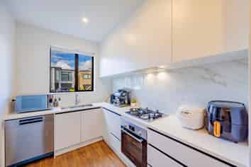 27 Coast Garden Drive, Hobsonville