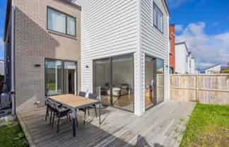 27 Coast Garden Drive, Hobsonville