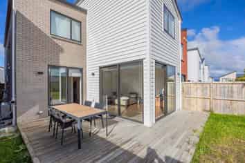 27 Coast Garden Drive, Hobsonville