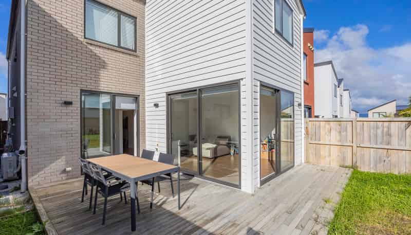 27 Coast Garden Drive, Hobsonville