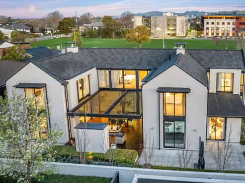 6 Circuit Street, Strowan