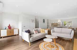 73 Bordeaux Parade, Te Atatu South