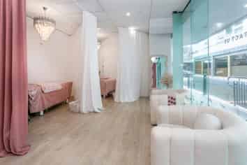 Fully Leased Flagship Retail Investment