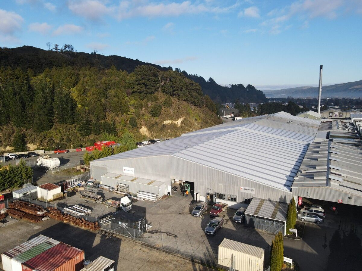 Tidy Warehouse with Yard - Ansicht 2