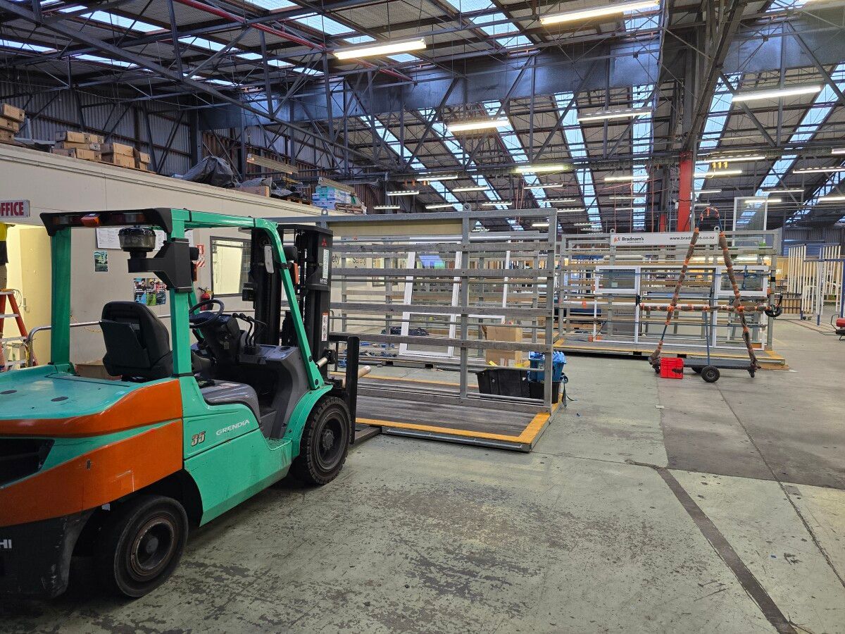 Tidy Warehouse with Yard - Ansicht 3