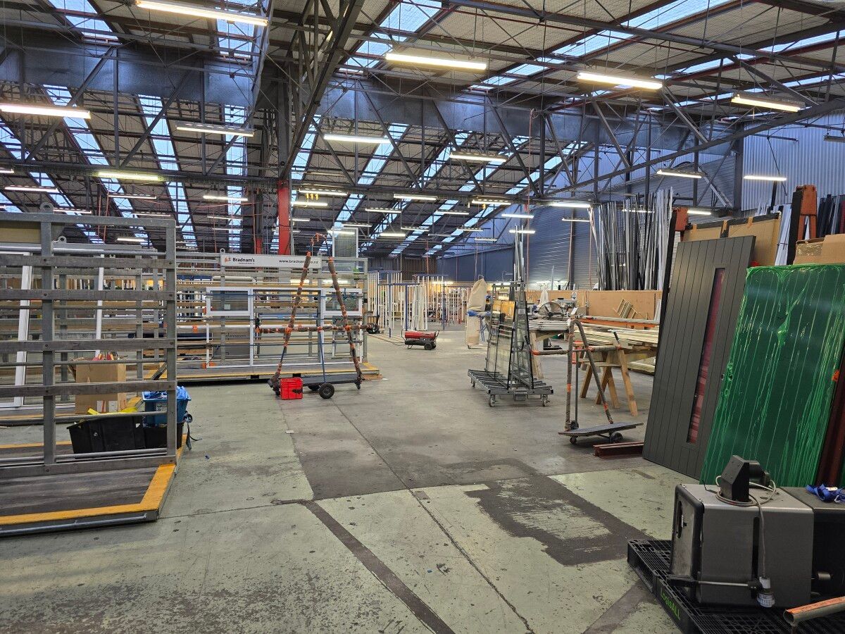 Tidy Warehouse with Yard - Ansicht 4