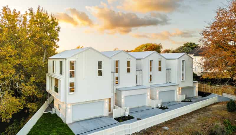 2/2 Woodstock Road, Fairfield