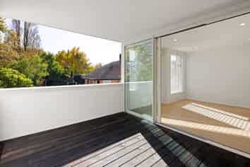 2/2 Woodstock Road, Fairfield