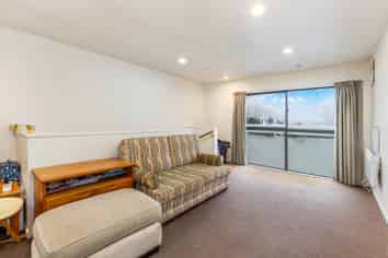 2/7 Hall Avenue, Newtown