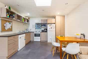 2/7 Hall Avenue, Newtown