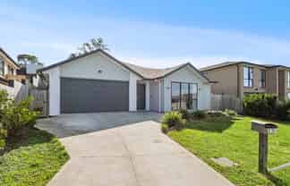 27 Surf View Crescent, Red Beach