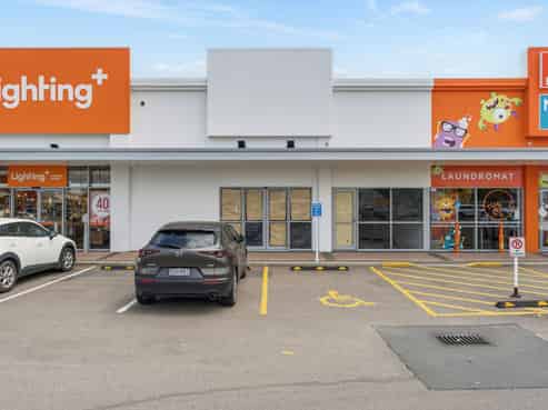 Showroom Retail with Exceptional Exposure