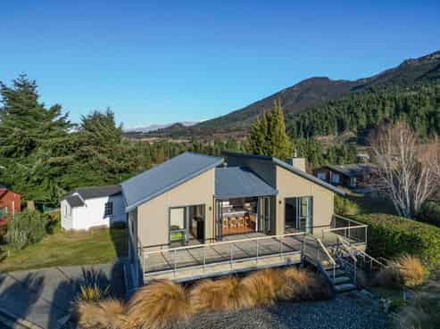 35 Parry Crescent, Lake Hawea
