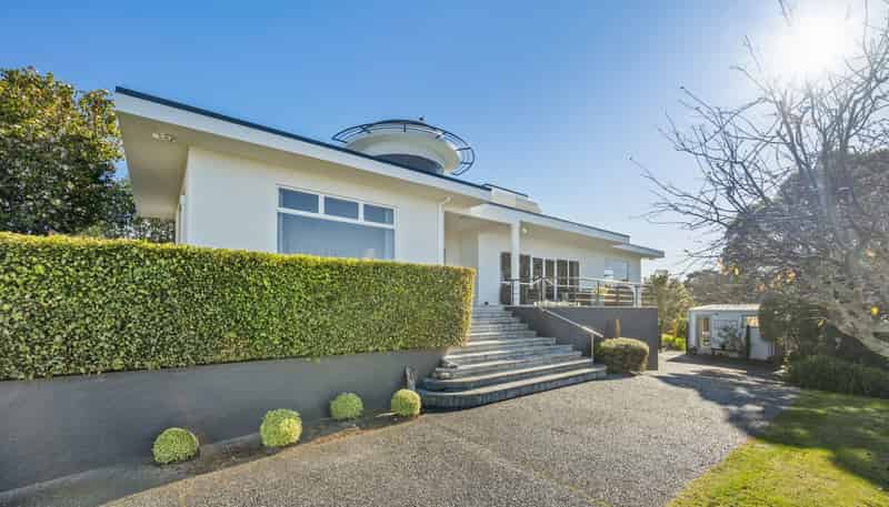 13 Lighthouse Road, Bluff Hill