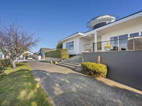 13 Lighthouse Road, Bluff Hill