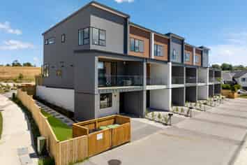 13 Heketara Way, Massey