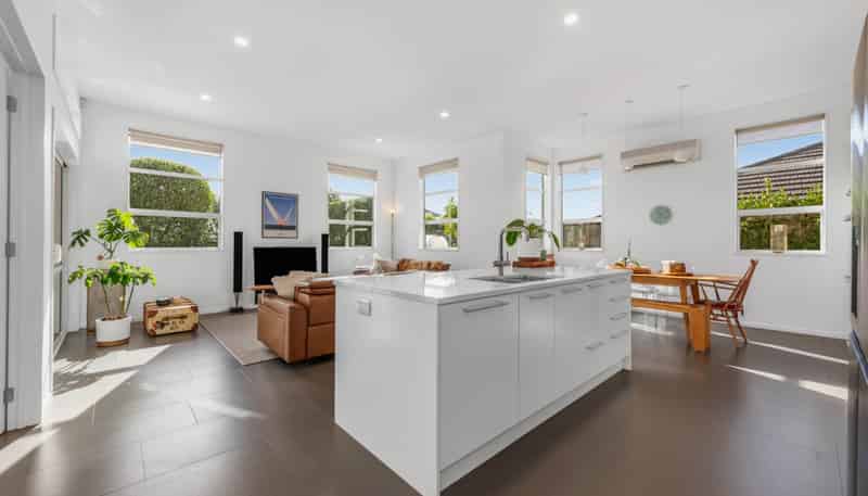 14 Reliance Crescent, Beachlands