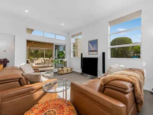14 Reliance Crescent, Beachlands