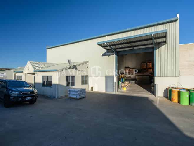 High Stud, Clear Span 400m² Warehouse | Takanini
