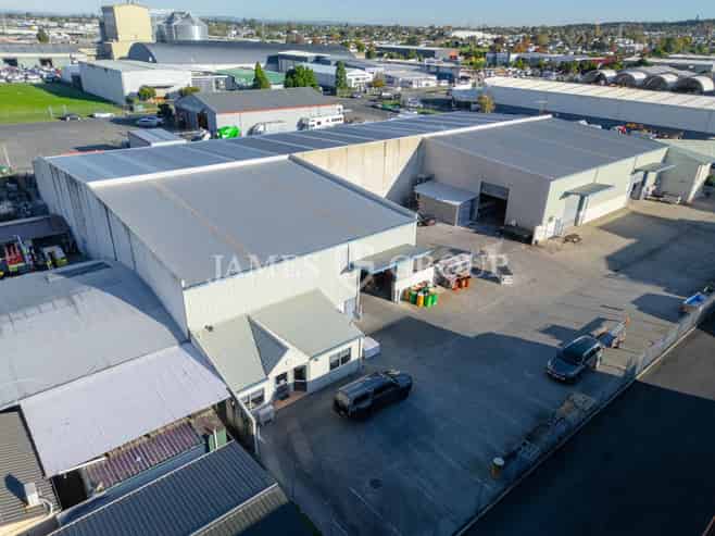 High Stud, Clear Span 400m² Warehouse | Takanini