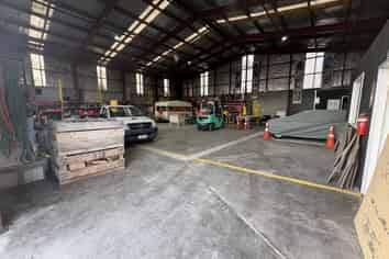 Large Yard Industrial Facility Close to Port