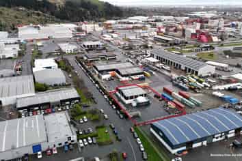 Large Yard Industrial Facility Close to Port