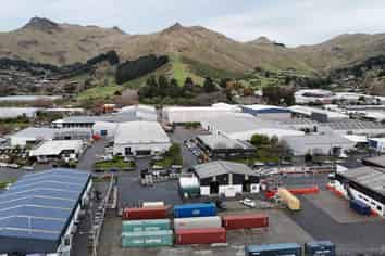Large Yard Industrial Facility Close to Port