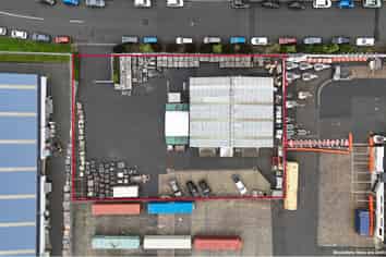 Large Yard Industrial Facility Close to Port