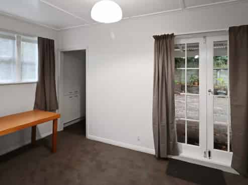 2 Victory Avenue , Karori