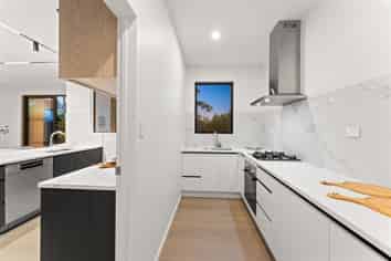8 Breeze Lane, Silverdale