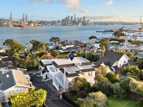 1/47 Clarence Street, Devonport