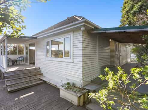 16 Lyndfield Lane, Newlands