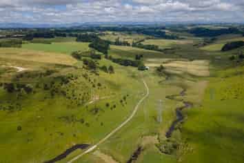 Seaton & Spur Road, Hadlow
