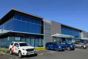 Stylish offices for sublease – Airport Oaks.