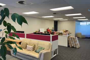 Stylish offices for sublease – Airport Oaks.